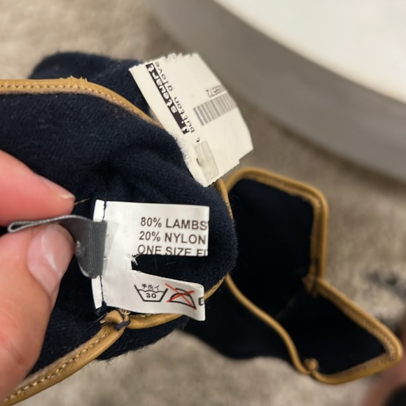 NWT ladies gloves with button detail, dark navy - Picture 6 of 6